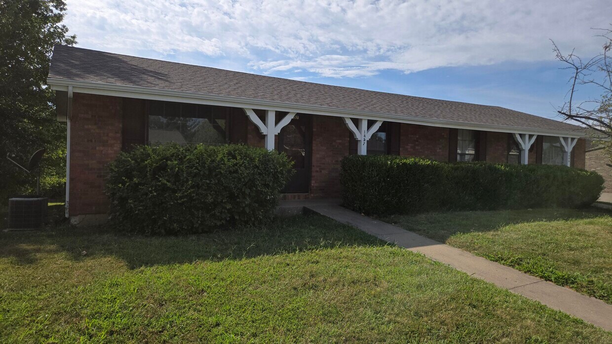 Foto principal - 1457 S Sonora Dr