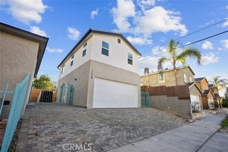 Building Photo - 11560 Archwood St
