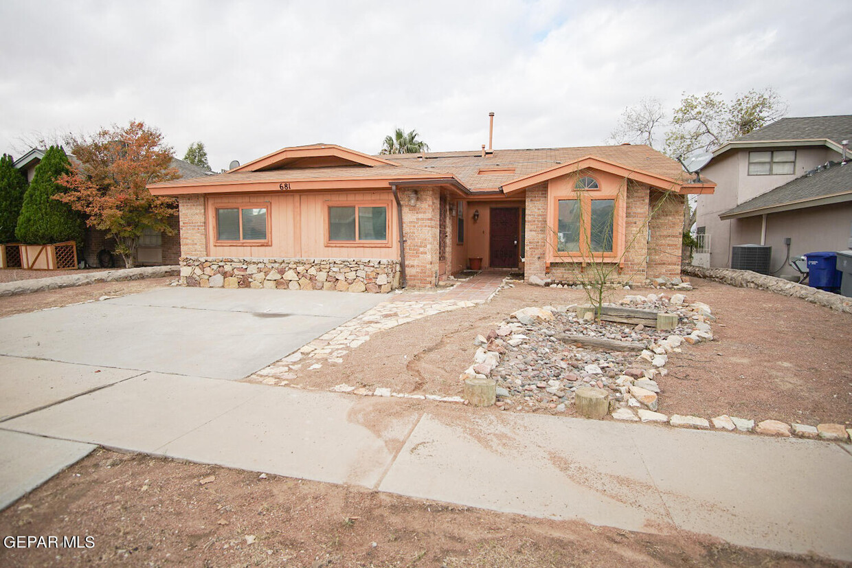 Primary Photo - 681 Bristol Dr