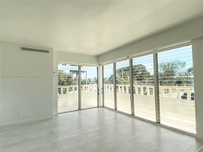 Building Photo - 2755 NE 28th Ave
