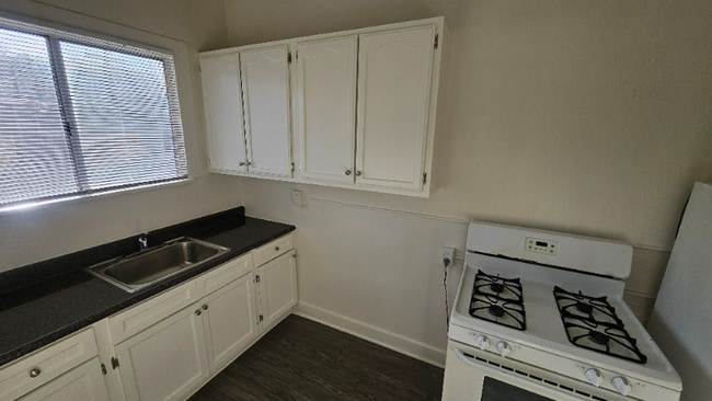 Foto del edificio - 815 S Lake St