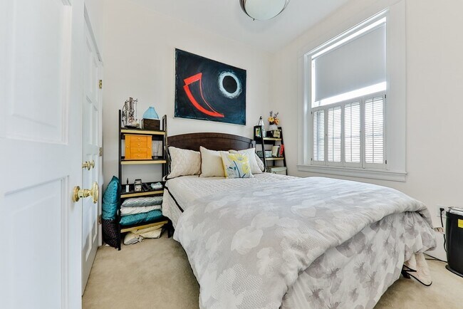 Building Photo - 17 Bay State Rd