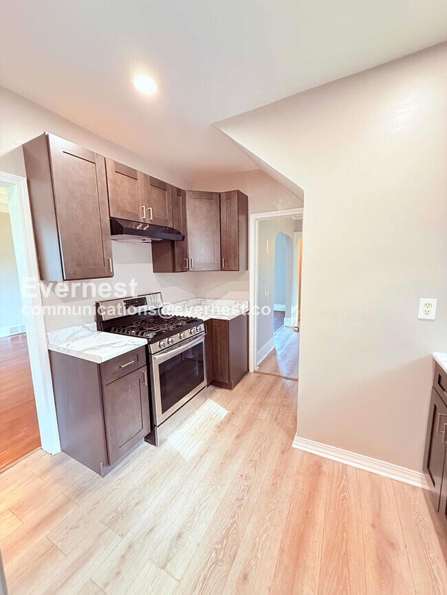 Foto del edificio - 3 Bed, 1 Bath Home with Fenced Yard / Vouchers Accepted / Available Now!