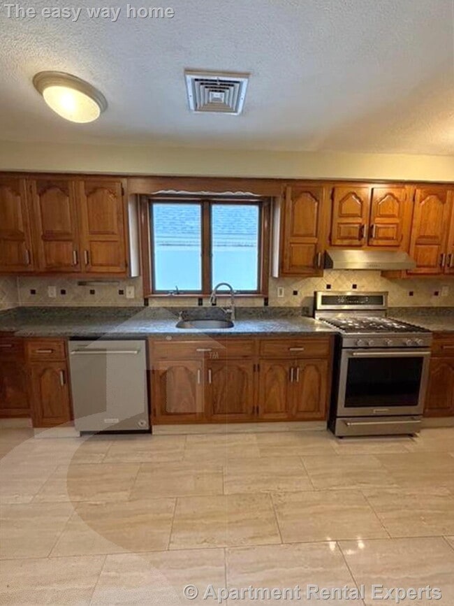 Building Photo - 33 Lafayette St