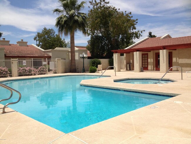 Foto del edificio - 633 W Southern Ave