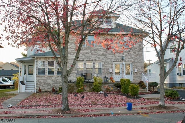 Foto del edificio - 424 Lafayette Ave