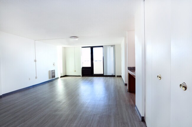 Sala de estar de apartamentos - Marina Vista OPEN HOUSE JULY 11th 10-1pm
