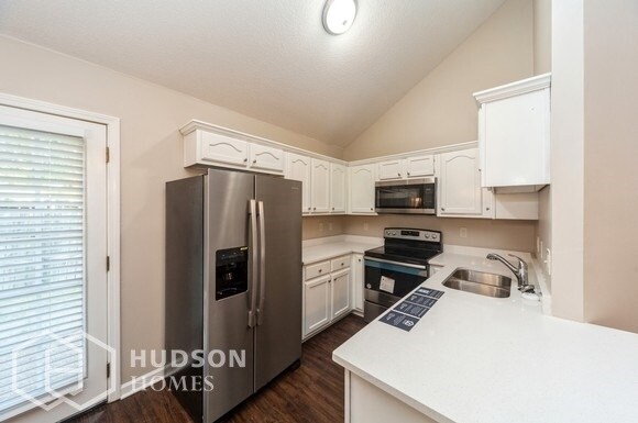 Foto del edificio - Get $500 OFF 1st FULL MONTH”S RENT! 2734 V...