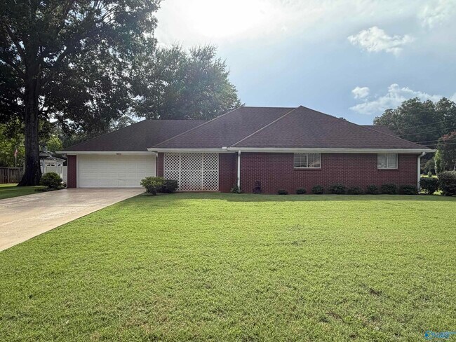 Building Photo - 701 Rigel Dr SW