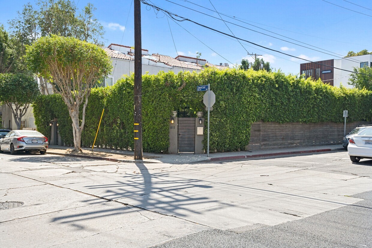 855 N Sweetzer Ave Unit 855, West Hollywood, CA 90069 Apartments in