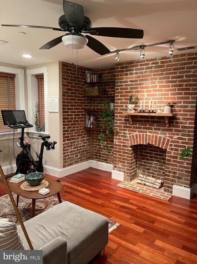 Foto del edificio - 389 Rhode Island Ave NW