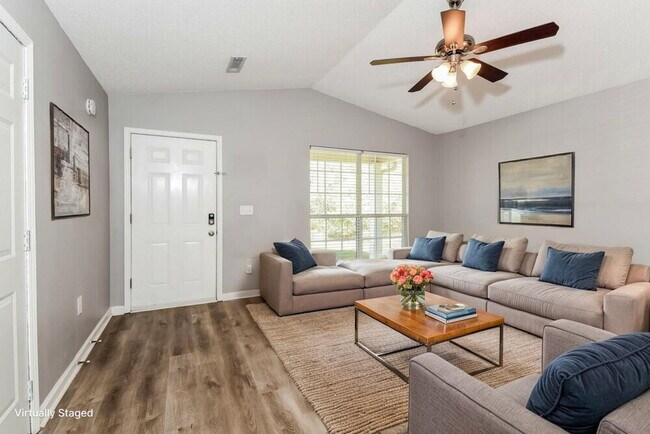 Foto del edificio - 223 Elm Dr