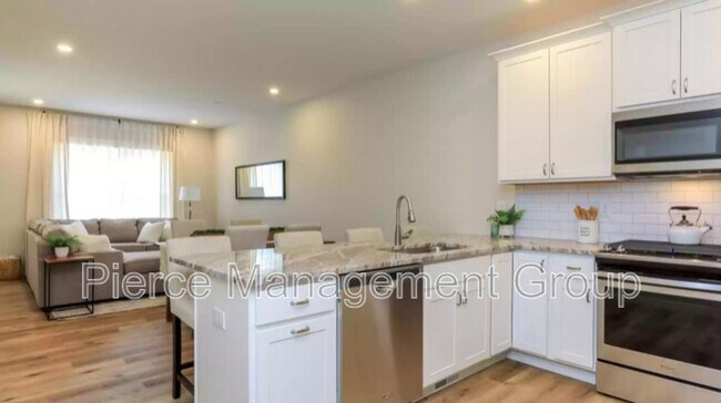 Foto del edificio - 34 Ponemah Hill Rd