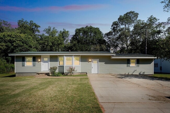 Building Photo - 309 Lagrange St