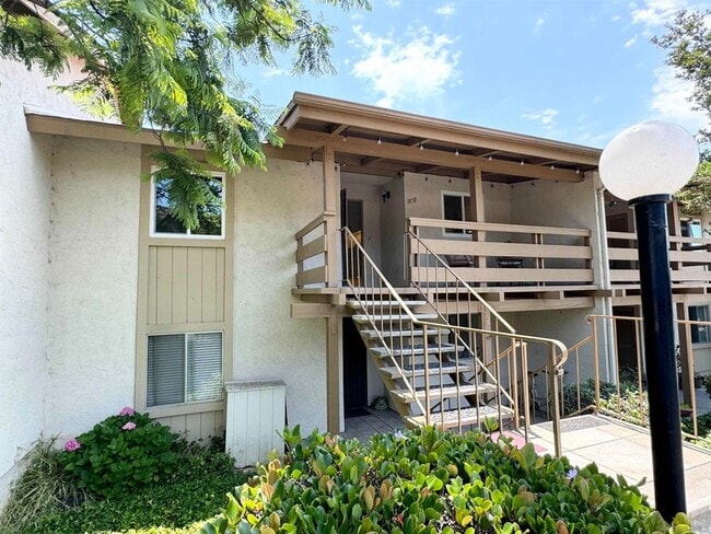 Foto del edificio - 1858 Fairway Circle Drive Unit F8
