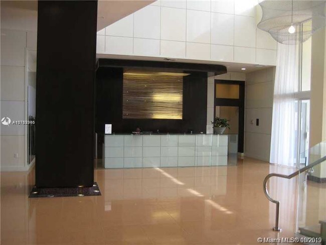 Building Photo - VENTURE AT AVENTURA