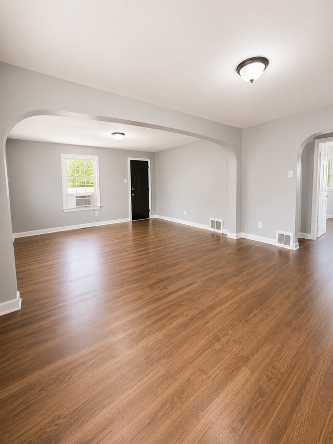 Building Photo - Renovated 2BR Home with Off-Street Parking – Section 8 Welcome!