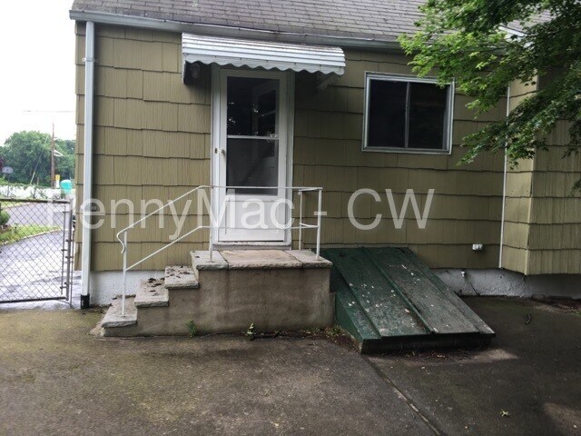 Building Photo - 283 Fairway Ave