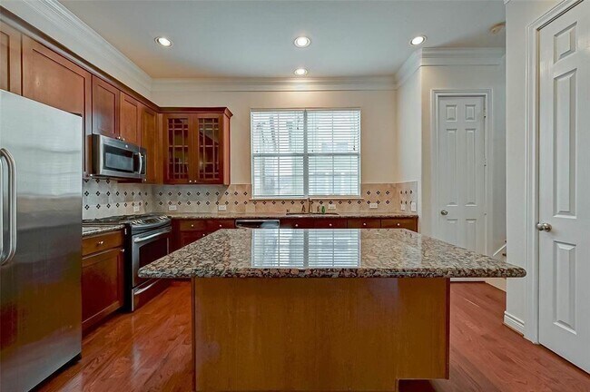 Foto del edificio - 3307 Clearview Cir