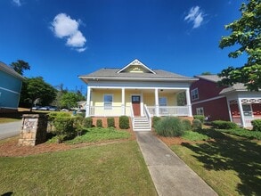 Building Photo - 2240 Lakeside Dr