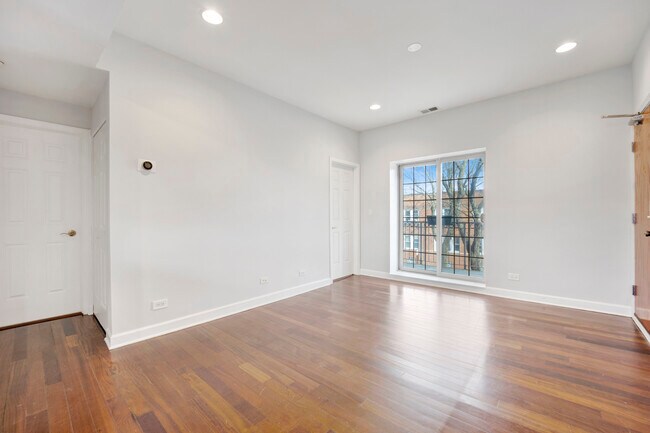Foto del edificio - 3516 N Hamlin Ave