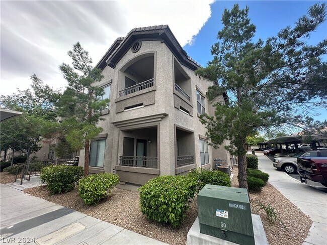 Foto del edificio - 8250 N Grand Canyon Dr