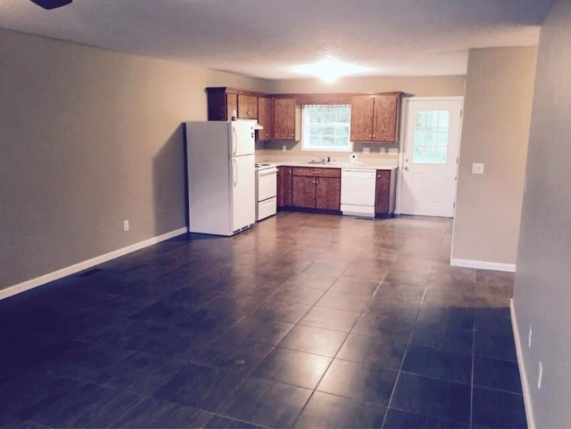 Primary Photo - 114 Creekside Dr