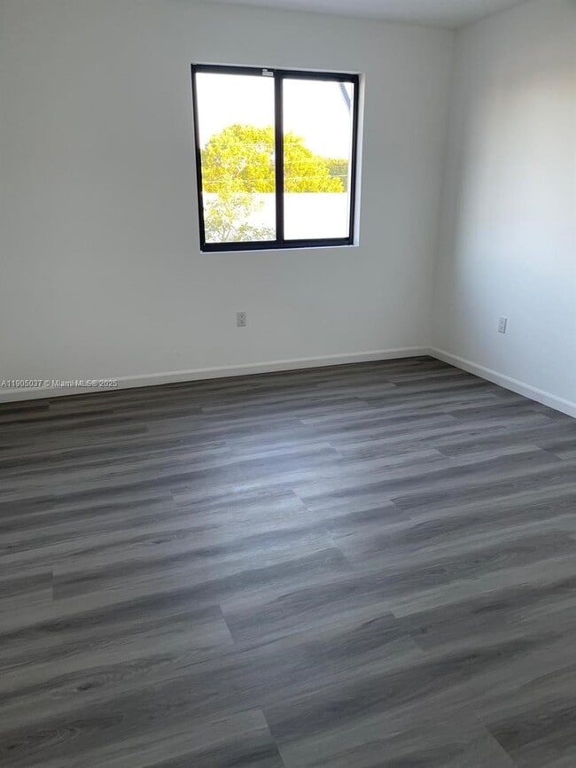 Foto del edificio - 916 NW 8th St