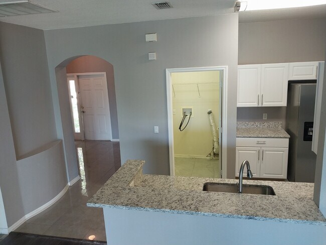 Foto del edificio - 9428 Leatherwood Ave