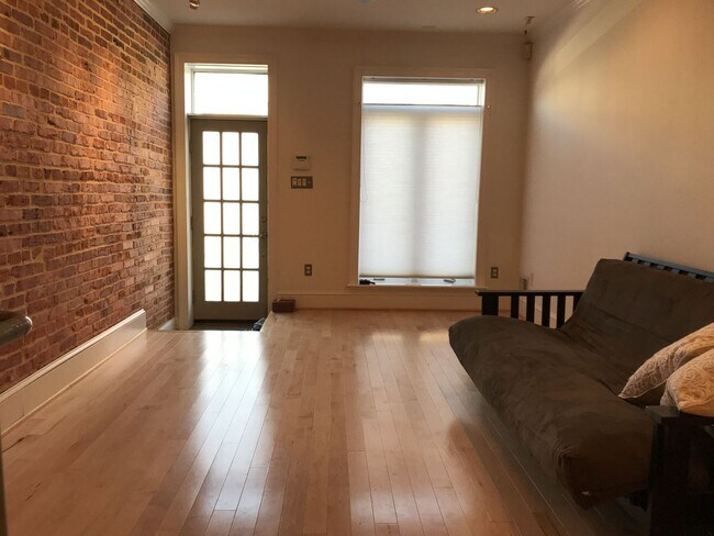 Foto del edificio - Cozy Rustic 2br/1.5ba Canton Townhome w/ R...