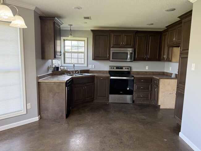 Building Photo - 3591 Dover Dr
