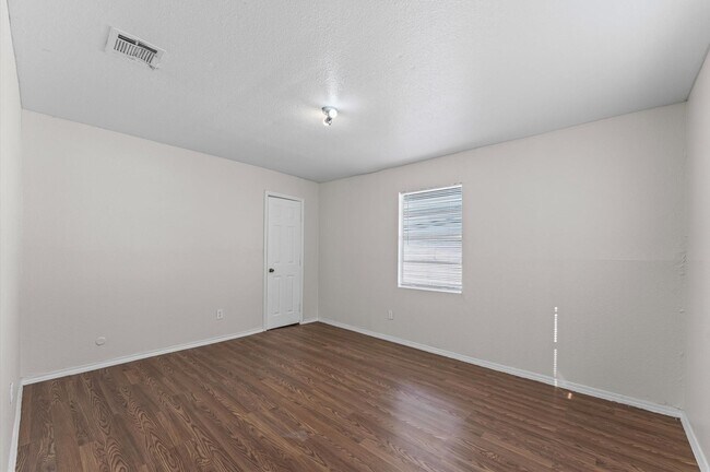 Building Photo - 12206 Ormandy St