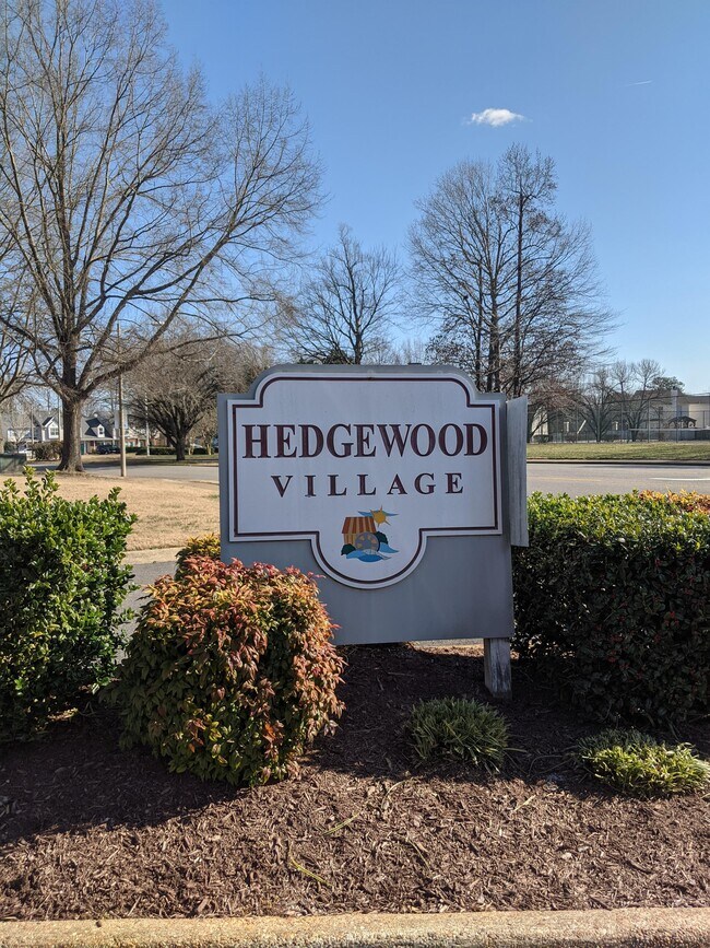 Foto del edificio - 435 Lees Mill Dr