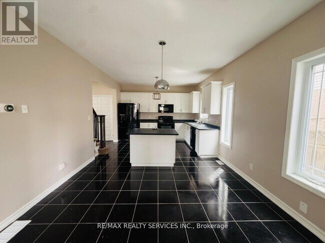 Building Photo - 3 Talon Dr