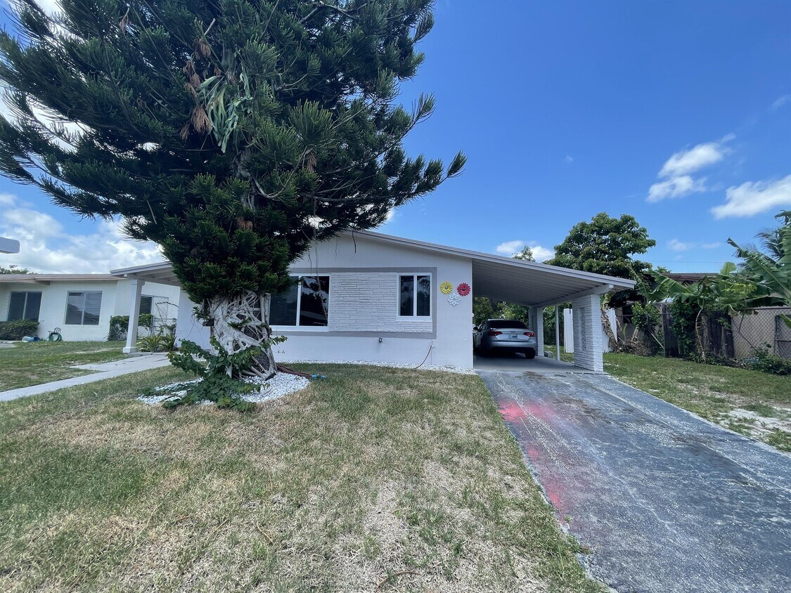Primary Photo - 631 SW 28th Terrace