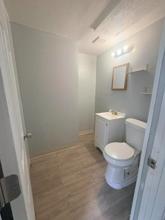 Foto del edificio - 16878 Salem-4 BEDS & 2.5 BATH FOR RENT!