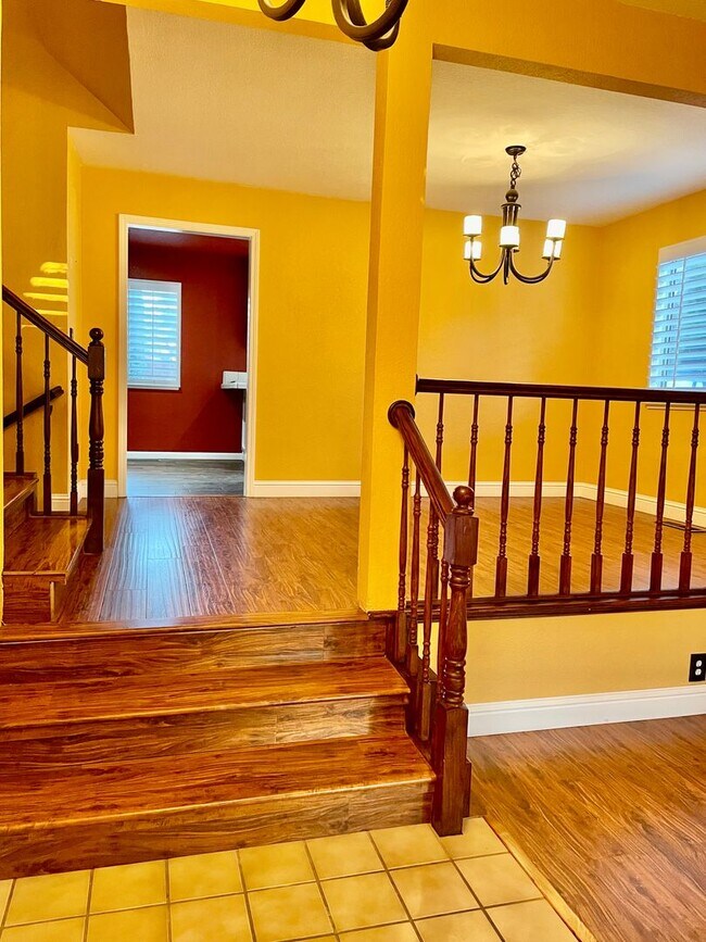 Building Photo - Beautiful home located in Antelope