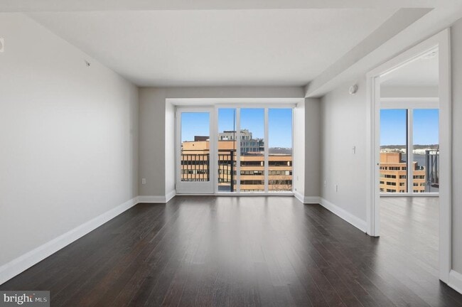 Foto del edificio - 925 N Fairfax St