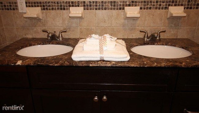 Building Photo - 19 E 17th St