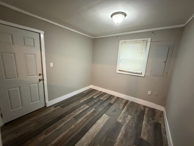 Foto del edificio - 2 Bedroom- 1 Bathroom- Home in Silver Creek!