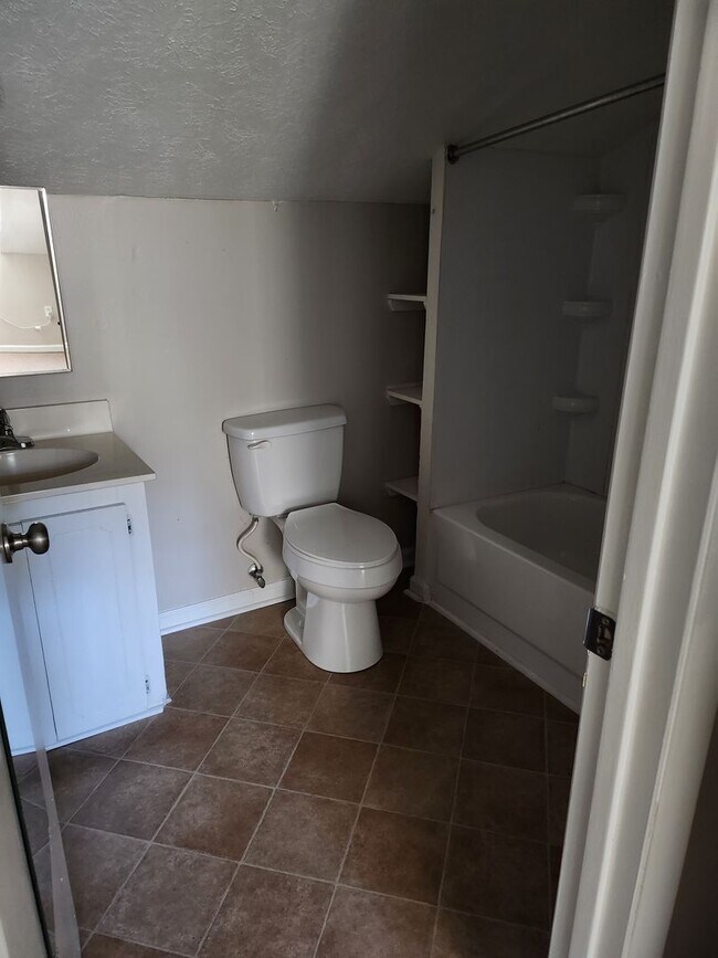 Foto del edificio - 2 Bedroom 2 Bath Townhouse 1 mile from WCU...