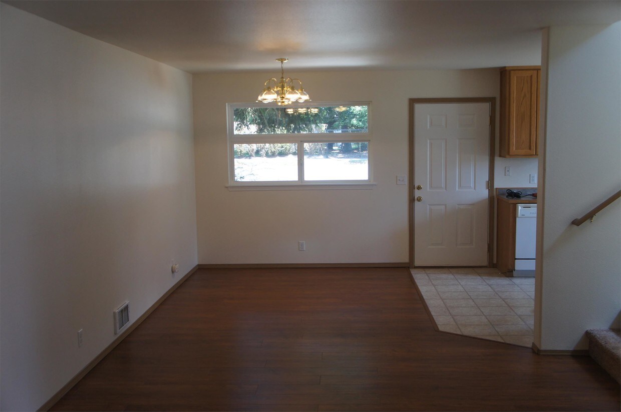 Primary Photo - 732 NW Paragon Pl