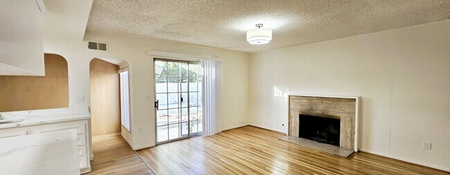 Building Photo - Beautiful 5BR/4BA Home with Large Yard & P...
