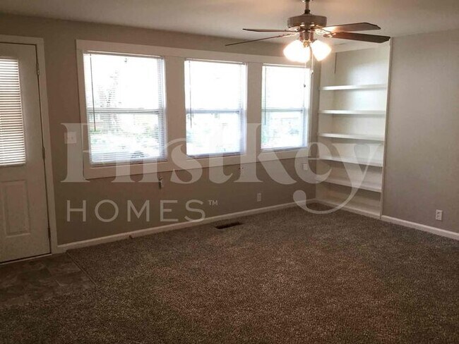 Building Photo - 135 Harris Cir