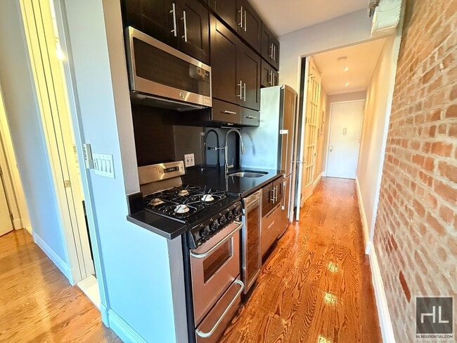 Foto del edificio - E 18TH ST.