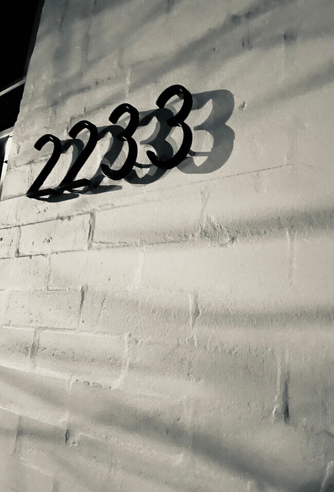 Foto del edificio - 2233 W Shakespeare Ave
