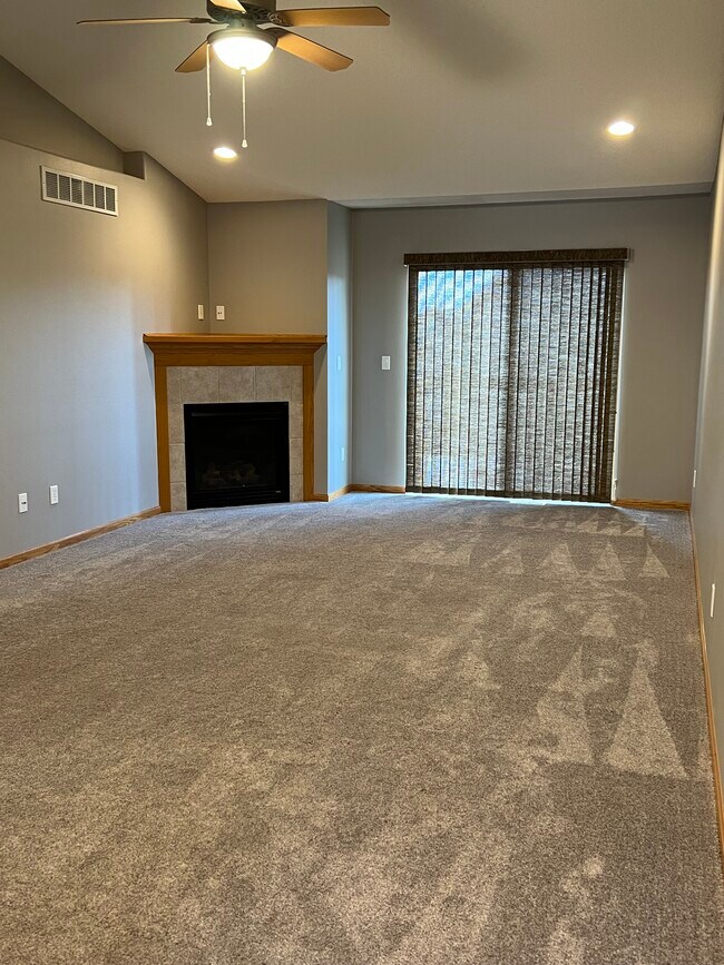 upstairs living room - 1893 Goose Lake Cir