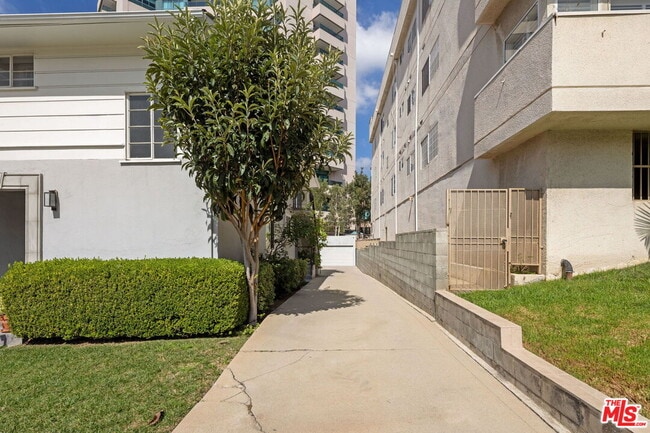 Building Photo - 10481 Ashton Ave