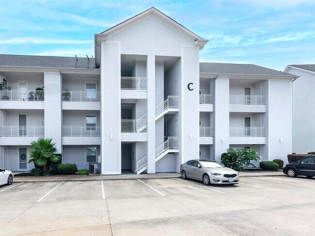 Building Photo - 168 Lake Point Blvd