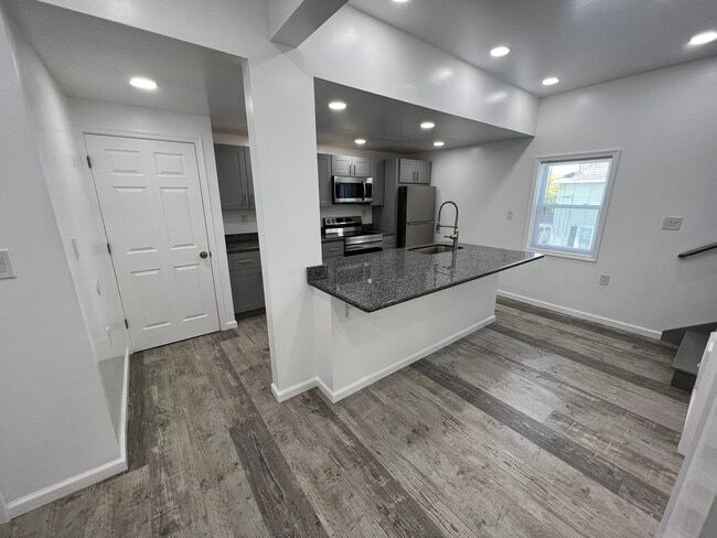 Building Photo - 109 Perrin Ave